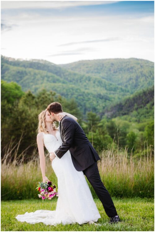 AshevilleElopementPhotographerPaintRockFarm_0019.jpg Elope Outdoors