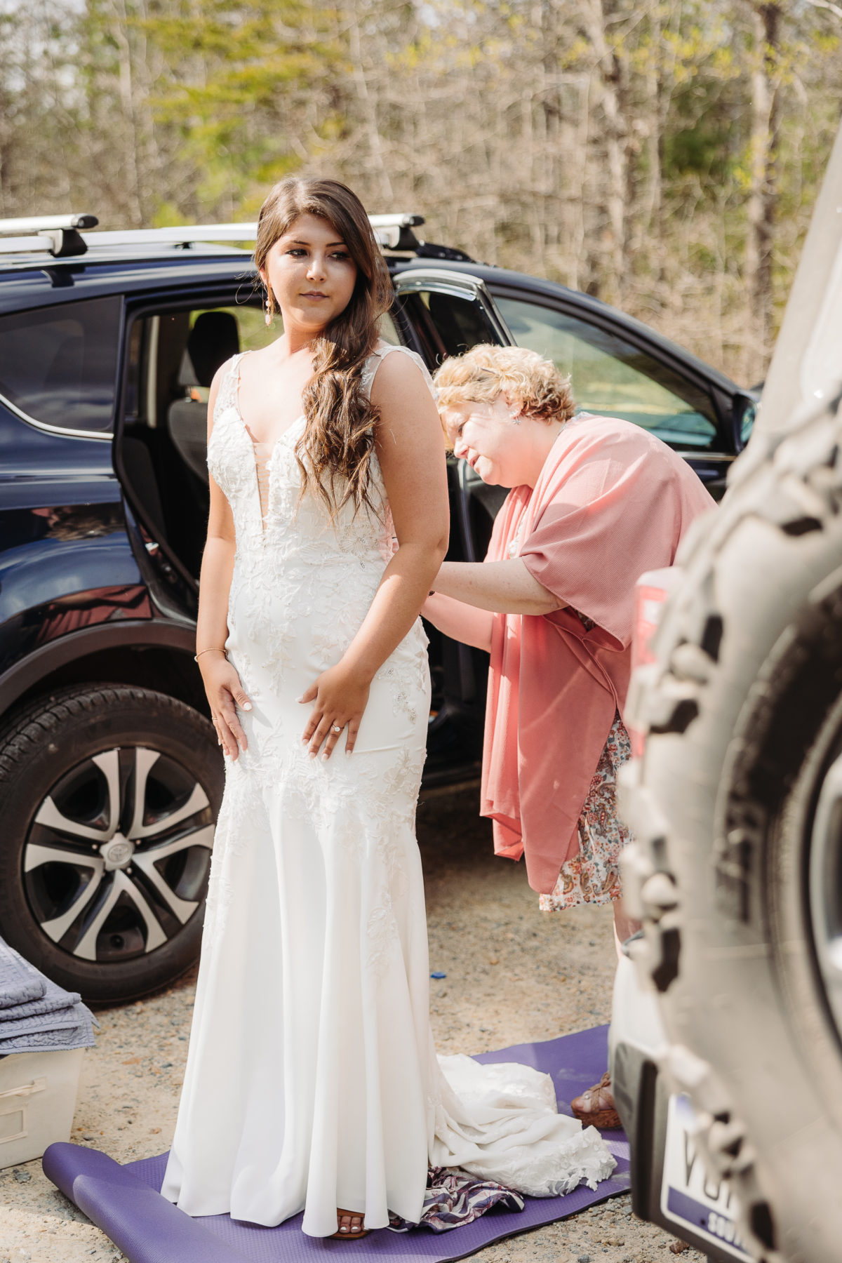 Mom Helps Bride Get Dressed In Parking Lot At Elopement ~ Elope Outdoors 
